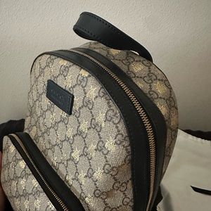 Gucci supreme bee backpack